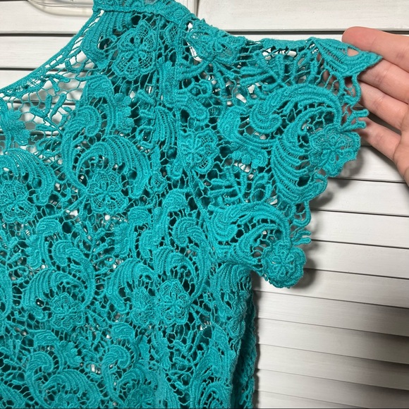 🎉HP🎉 Torrid Turquoise Color Lace Crop Top, Size 0 - Picture 8 of 14